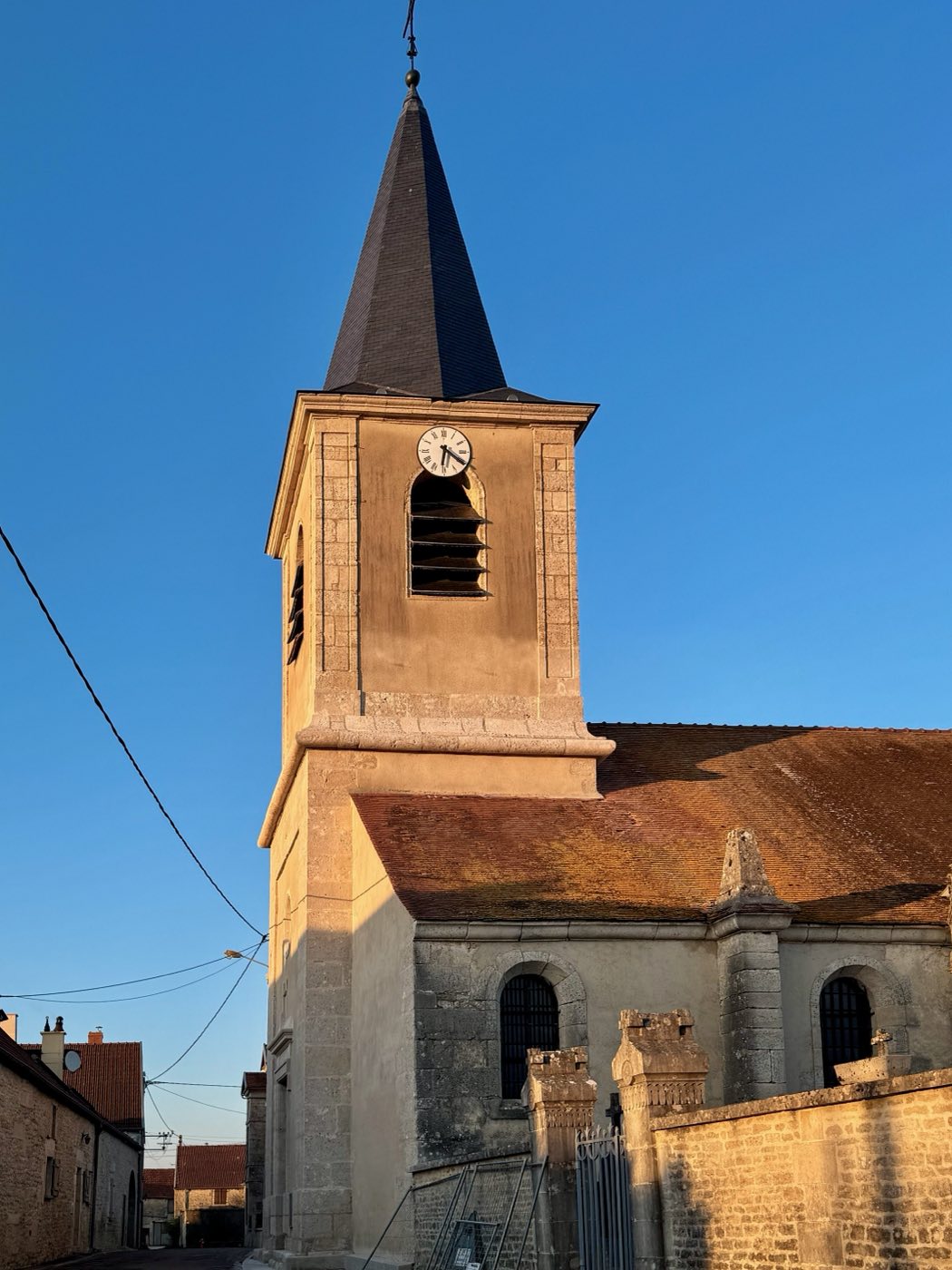 Travail de zinguerie sur le clocher de l’église